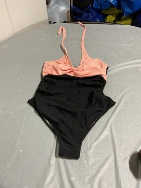 Colorblock One-Piece Swimsuit in Peach and Black 1017